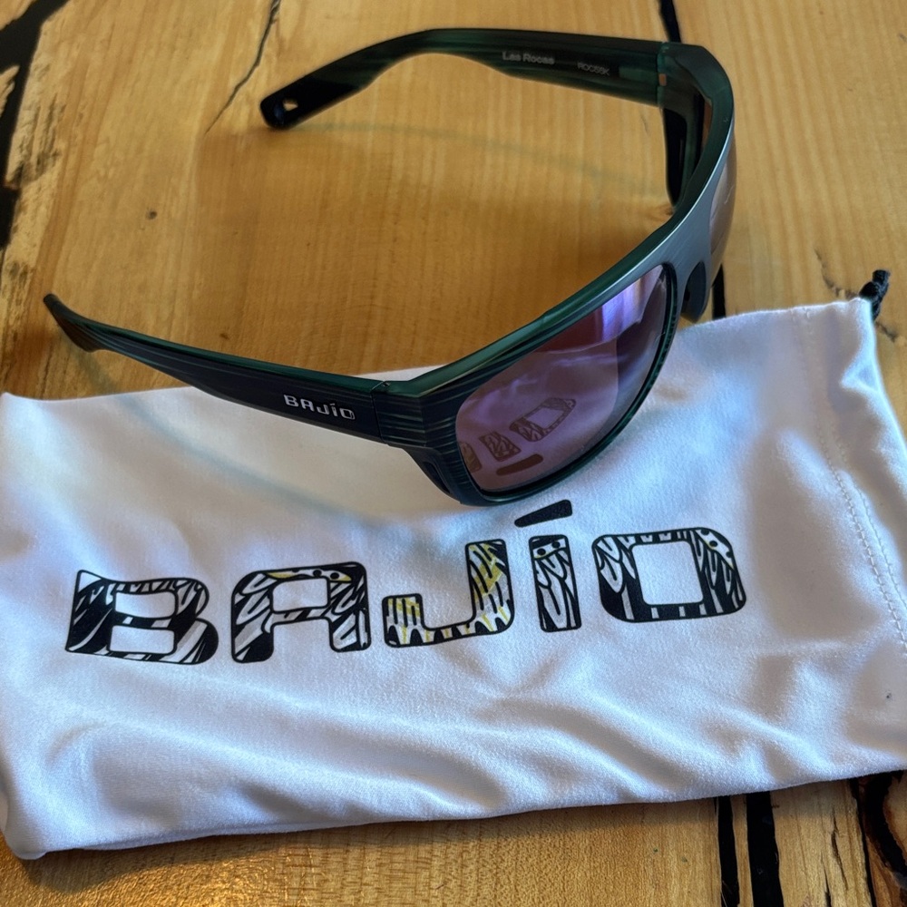 Bajio Green and Black Sunglasses los rocas pink glass lens